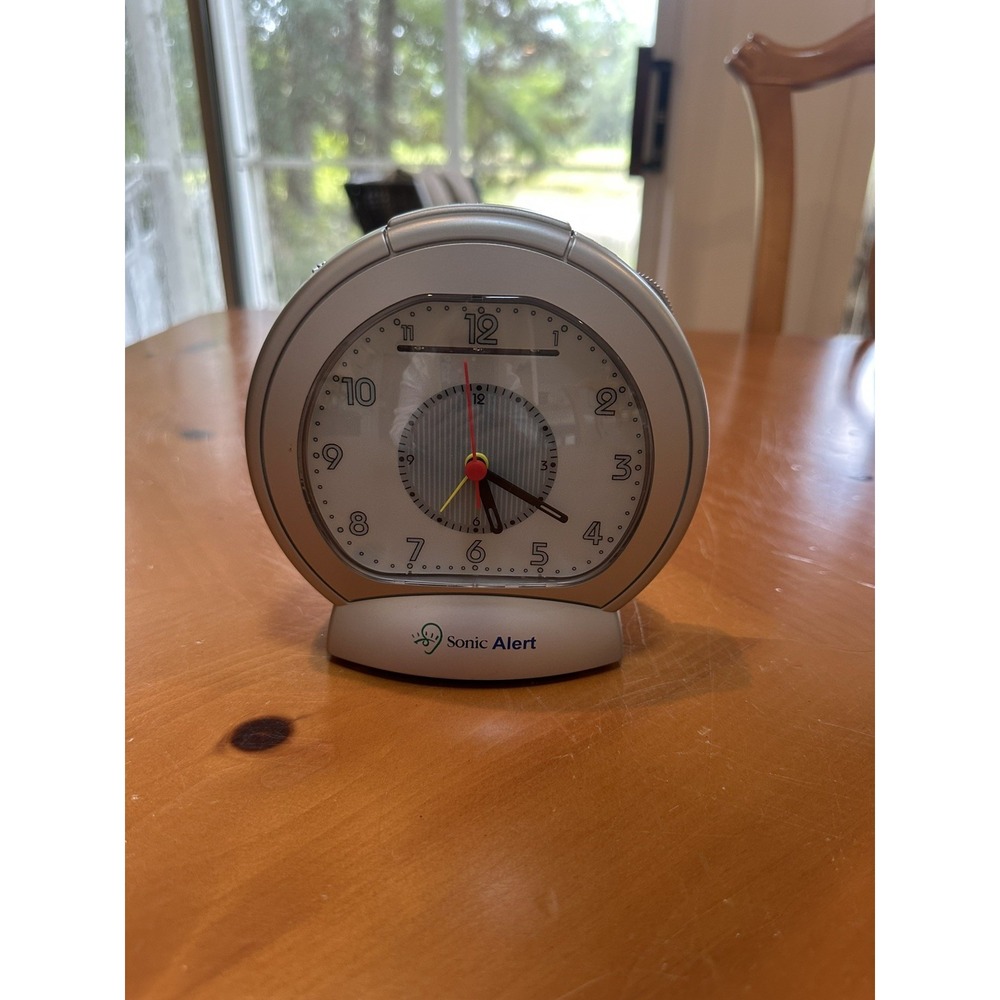 Retro Sonic Alert SBA475SS Silver Analog Alarm Clock Plug-In Electric Round